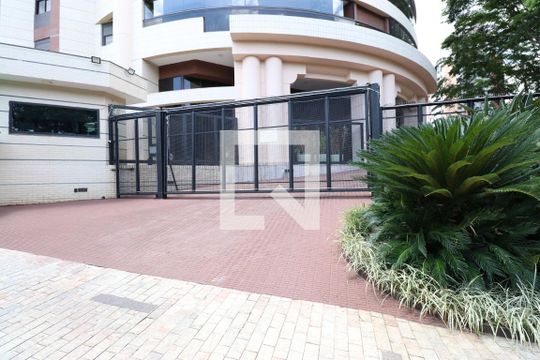 Venda de apartamento na Lapa com 4 quartos, varanda, quintal e academia no condomínio. — Fachada