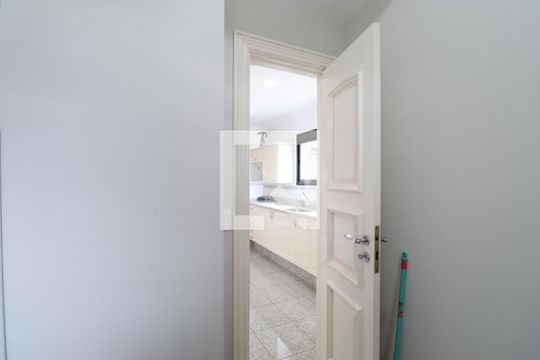 Venda de apartamento na Lapa com 4 quartos, varanda, quintal e academia no condomínio. — Quarto de Serviço 1
