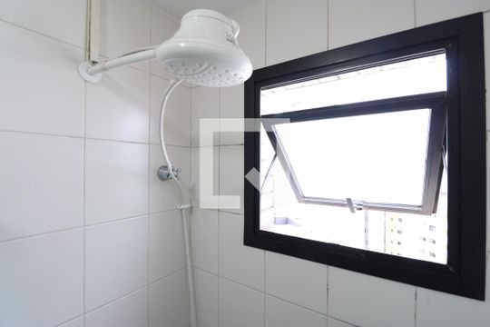 Venda de apartamento na Lapa com 4 quartos, varanda, quintal e academia no condomínio. — Banheiro de serviço 1