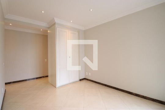 Venda de apartamento na Lapa com 4 quartos, varanda, quintal e academia no condomínio. — Quarto