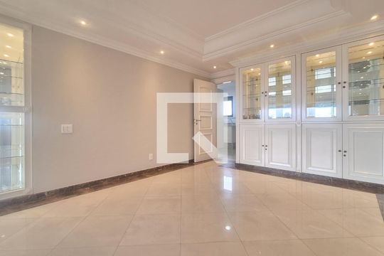 Venda de apartamento na Lapa com 4 quartos, varanda, quintal e academia no condomínio. — Detalhe Sala 1
