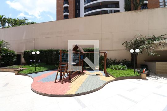 Venda de apartamento na Lapa com 4 quartos, varanda, quintal e academia no condomínio. — Área comum - Playground