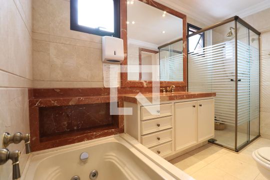 Venda de apartamento na Lapa com 4 quartos, varanda, quintal e academia no condomínio. — Banheiro da Suíte 2