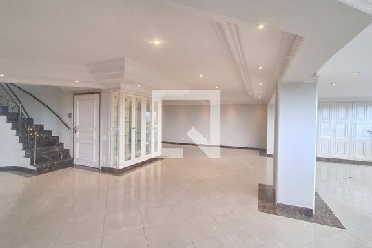 Venda de apartamento na Lapa com 4 quartos, varanda, quintal e academia no condomínio. — Sala 1