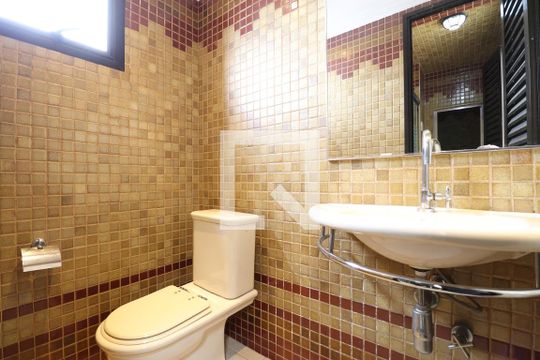 Venda de apartamento na Lapa com 4 quartos, varanda, quintal e academia no condomínio. — Sauna