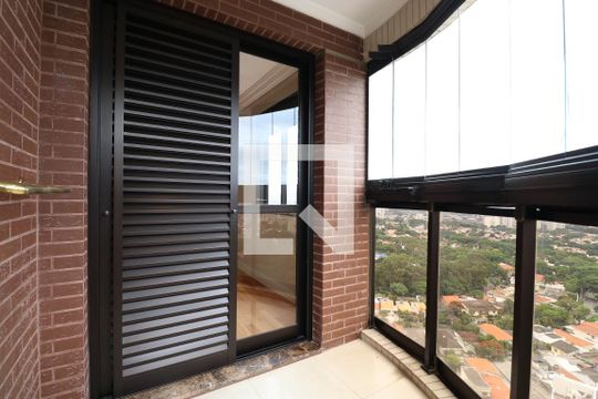 Venda de apartamento na Lapa com 4 quartos, varanda, quintal e academia no condomínio. — Varanda Suíte 2