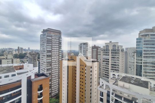 Venda de apartamento na Lapa com 4 quartos, varanda, quintal e academia no condomínio. — Vista