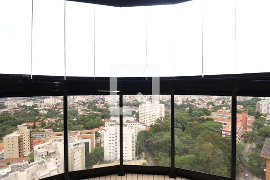 Venda de apartamento na Lapa com 4 quartos, varanda, quintal e academia no condomínio. — Varanda Suíte 2