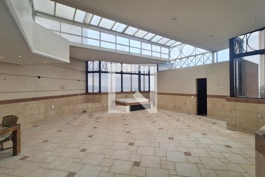 Venda de apartamento na Lapa com 4 quartos, varanda, quintal e academia no condomínio. — Cobertura