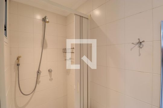 Venda de apartamento na Lapa com 4 quartos, varanda, quintal e academia no condomínio. — Banheiro de serviço 2