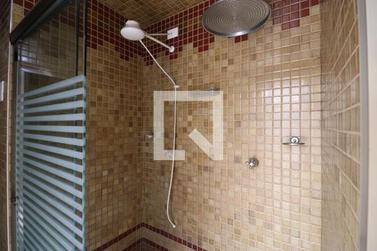 Venda de apartamento na Lapa com 4 quartos, varanda, quintal e academia no condomínio. — Sauna