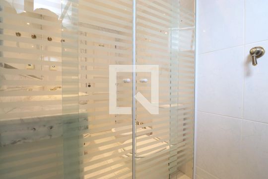 Venda de apartamento na Lapa com 4 quartos, varanda, quintal e academia no condomínio. — Banheiro da Suíte 3