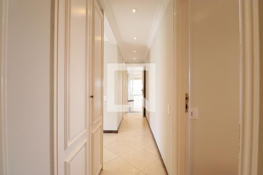 Venda de apartamento na Lapa com 4 quartos, varanda, quintal e academia no condomínio. — Corredor