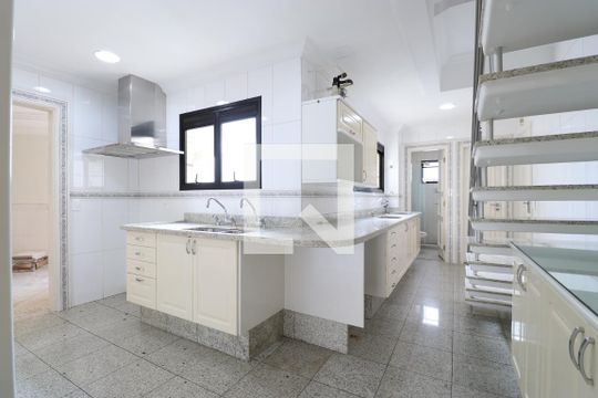 Venda de apartamento na Lapa com 4 quartos, varanda, quintal e academia no condomínio. — Cozinha