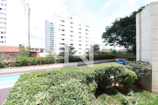 Venda de apartamento na Lapa com 4 quartos, varanda, quintal e academia no condomínio. — Área comum - Piscina
