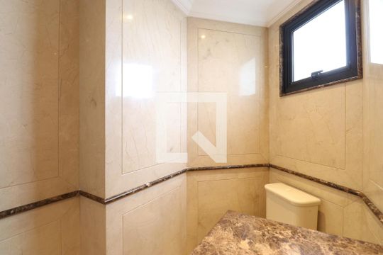 Venda de apartamento na Lapa com 4 quartos, varanda, quintal e academia no condomínio. — Lavabo