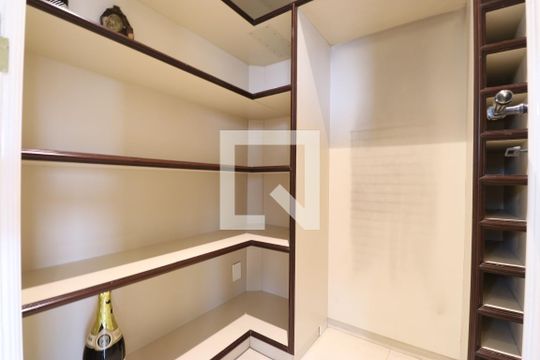 Venda de apartamento na Lapa com 4 quartos, varanda, quintal e academia no condomínio. — Detalhe Sala 1