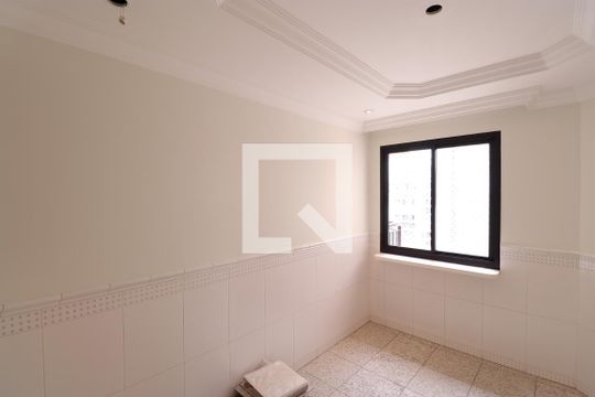 Venda de apartamento na Lapa com 4 quartos, varanda, quintal e academia no condomínio. — Copa