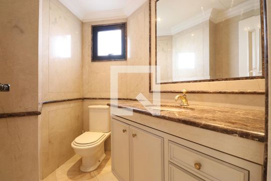 Venda de apartamento na Lapa com 4 quartos, varanda, quintal e academia no condomínio. — Lavabo