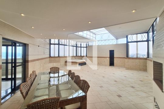 Venda de apartamento na Lapa com 4 quartos, varanda, quintal e academia no condomínio. — Cobertura