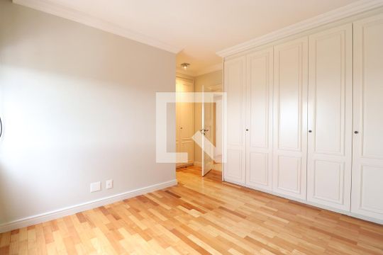 Venda de apartamento na Lapa com 4 quartos, varanda, quintal e academia no condomínio. — Suíte 3