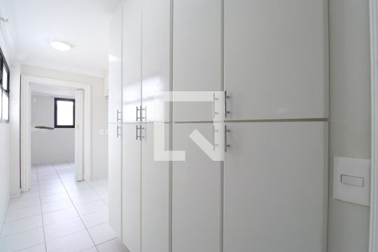Venda de apartamento na Lapa com 4 quartos, varanda, quintal e academia no condomínio. — Detalhe área de serviço