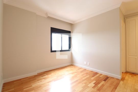 Venda de apartamento na Lapa com 4 quartos, varanda, quintal e academia no condomínio. — Suíte 3