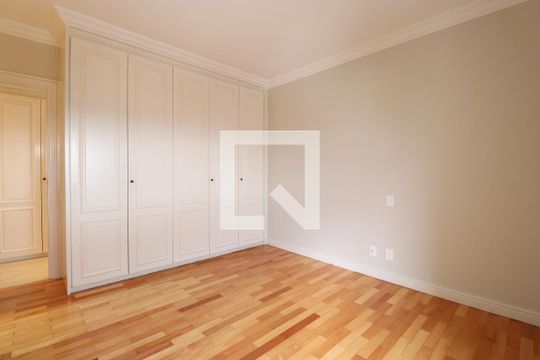 Venda de apartamento na Lapa com 4 quartos, varanda, quintal e academia no condomínio. — Suíte 3