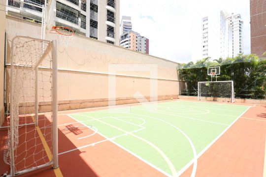 Venda de apartamento na Lapa com 4 quartos, varanda, quintal e academia no condomínio. — Quadra