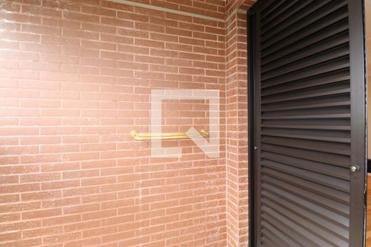 Venda de apartamento na Lapa com 4 quartos, varanda, quintal e academia no condomínio. — Varanda Suíte 2