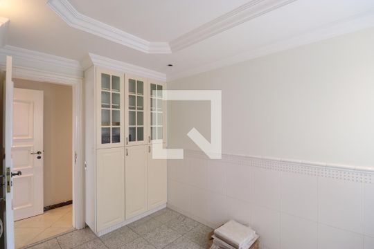 Venda de apartamento na Lapa com 4 quartos, varanda, quintal e academia no condomínio. — Copa