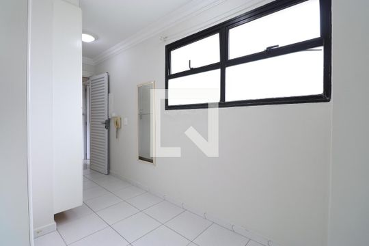 Venda de apartamento na Lapa com 4 quartos, varanda, quintal e academia no condomínio. — Detalhe área de serviço
