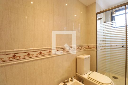 Venda de apartamento na Lapa com 4 quartos, varanda, quintal e academia no condomínio. — Banheiro da Suíte 1