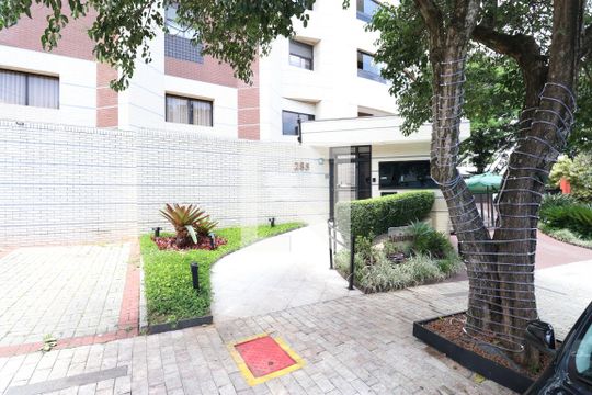 Venda de apartamento na Lapa com 4 quartos, varanda, quintal e academia no condomínio. — Entrada