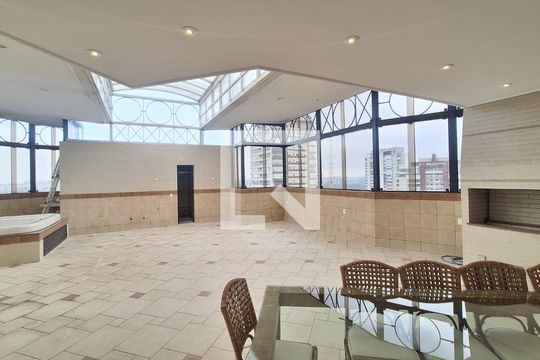 Venda de apartamento na Lapa com 4 quartos, varanda, quintal e academia no condomínio. — Cobertura