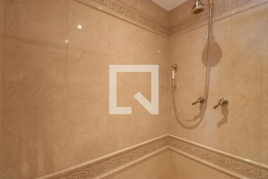 Venda de apartamento na Lapa com 4 quartos, varanda, quintal e academia no condomínio. — Banheiro Social