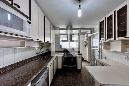 Apartamento no Brooklin, 3 quartos, 1 suíte, varanda gourmet, piscina e academia. Oportunidades de compra disponíveis! — Cozinha