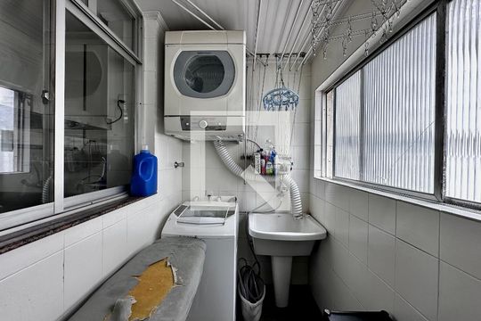 Apartamento no Brooklin, 3 quartos, 1 suíte, varanda gourmet, piscina e academia. Oportunidades de compra disponíveis! — Área de Serviço