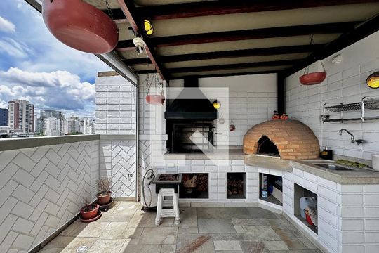 Apartamento no Brooklin, 3 quartos, 1 suíte, varanda gourmet, piscina e academia. Oportunidades de compra disponíveis! — Varanda com Churrasqueira Superior