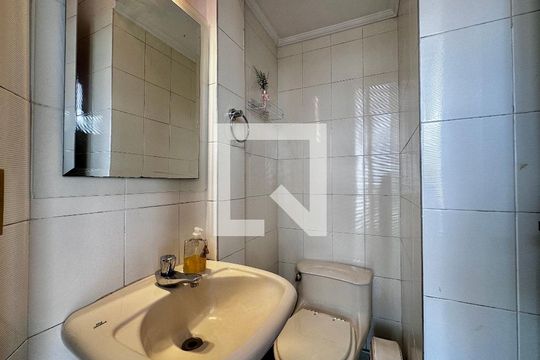 Apartamento no Brooklin, 3 quartos, 1 suíte, varanda gourmet, piscina e academia. Oportunidades de compra disponíveis! — Lavabo Superior