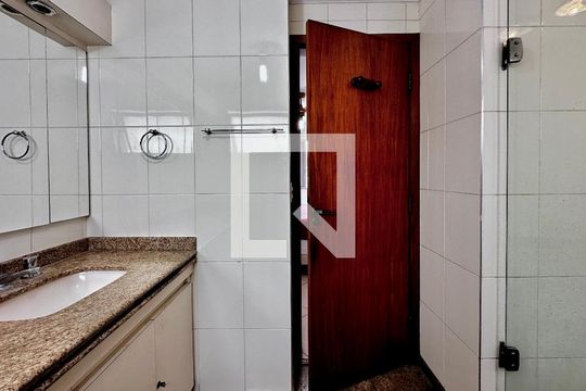 Apartamento no Brooklin, 3 quartos, 1 suíte, varanda gourmet, piscina e academia. Oportunidades de compra disponíveis! — Banheiro Suíte