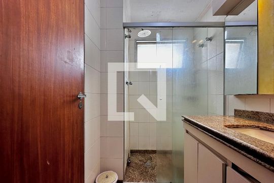 Apartamento no Brooklin, 3 quartos, 1 suíte, varanda gourmet, piscina e academia. Oportunidades de compra disponíveis! — Banheiro Social
