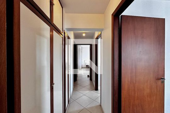 Apartamento no Brooklin, 3 quartos, 1 suíte, varanda gourmet, piscina e academia. Oportunidades de compra disponíveis! — Corredor Quartos