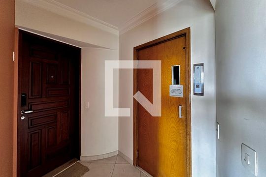 Apartamento no Brooklin, 3 quartos, 1 suíte, varanda gourmet, piscina e academia. Oportunidades de compra disponíveis! — Hall Social Apartamento