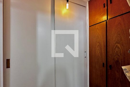Apartamento no Brooklin, 3 quartos, 1 suíte, varanda gourmet, piscina e academia. Oportunidades de compra disponíveis! — Quarto de Serviço