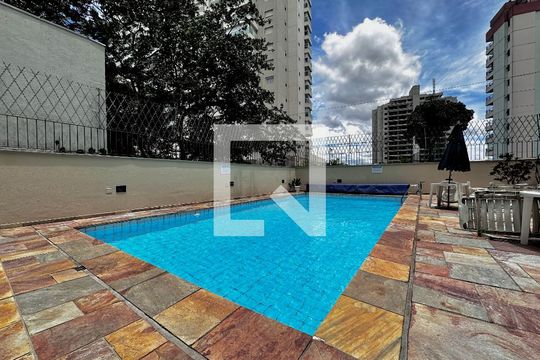 Apartamento no Brooklin, 3 quartos, 1 suíte, varanda gourmet, piscina e academia. Oportunidades de compra disponíveis! — Piscina