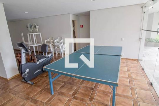 Apartamento no Brooklin, 3 quartos, 1 suíte, varanda gourmet, piscina e academia. Oportunidades de compra disponíveis! — Espaço de Jogos
