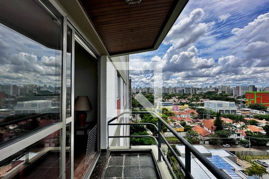 Apartamento no Brooklin, 3 quartos, 1 suíte, varanda gourmet, piscina e academia. Oportunidades de compra disponíveis! — Sacada