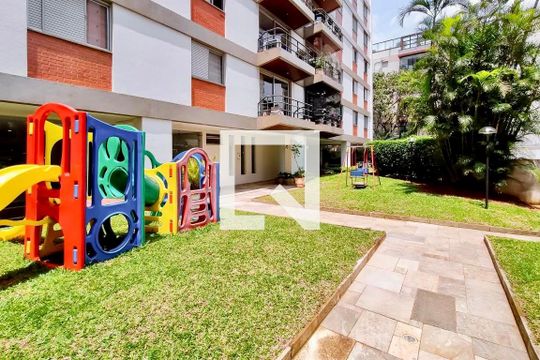 Apartamento no Brooklin, 3 quartos, 1 suíte, varanda gourmet, piscina e academia. Oportunidades de compra disponíveis! — Playground
