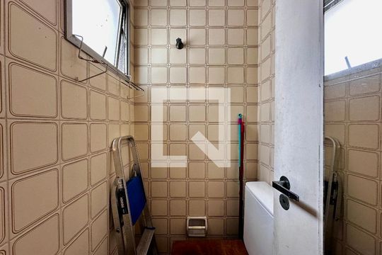 Apartamento no Brooklin, 3 quartos, 1 suíte, varanda gourmet, piscina e academia. Oportunidades de compra disponíveis! — Banheiro de Serviço